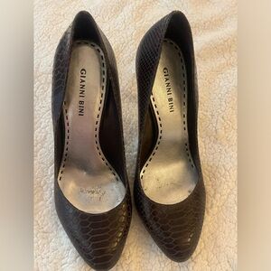 Gianni Bini Brown Crock Detail - Size 9